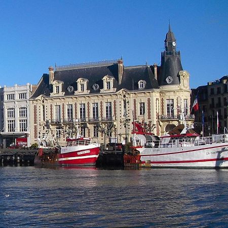 Апартаменты Les Parasols De Trouville Экстерьер фото