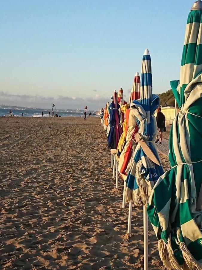 Апартаменты Les Parasols De Trouville Экстерьер фото